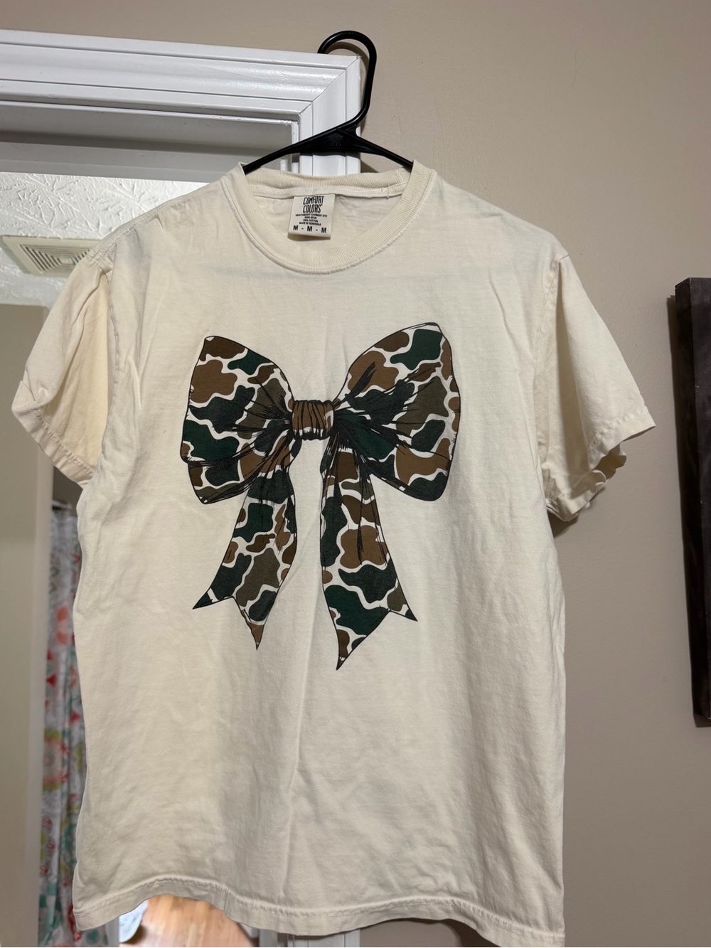 Cream Graphic Tee with Camo Bow